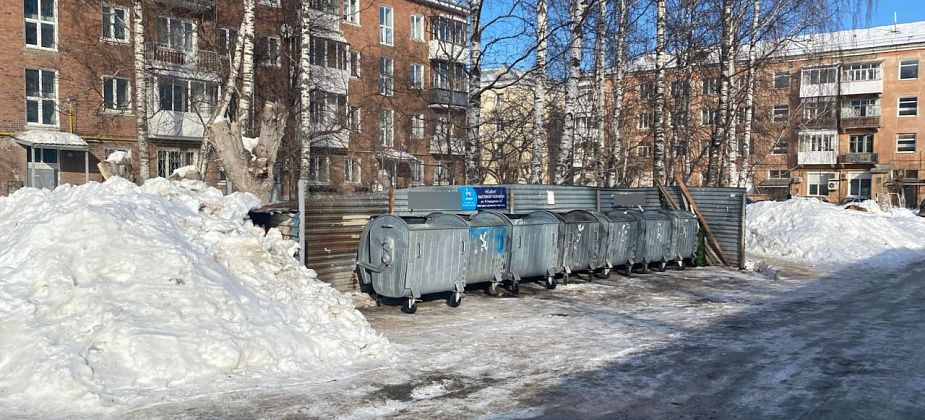 В Серове вывезли мусор с контейнерной площадки, на которую жаловались горожане