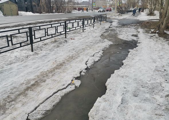 Отремонтируют тротуар по улице Каляева. Но не тот участок, на который чаще всего жалуются серовчане