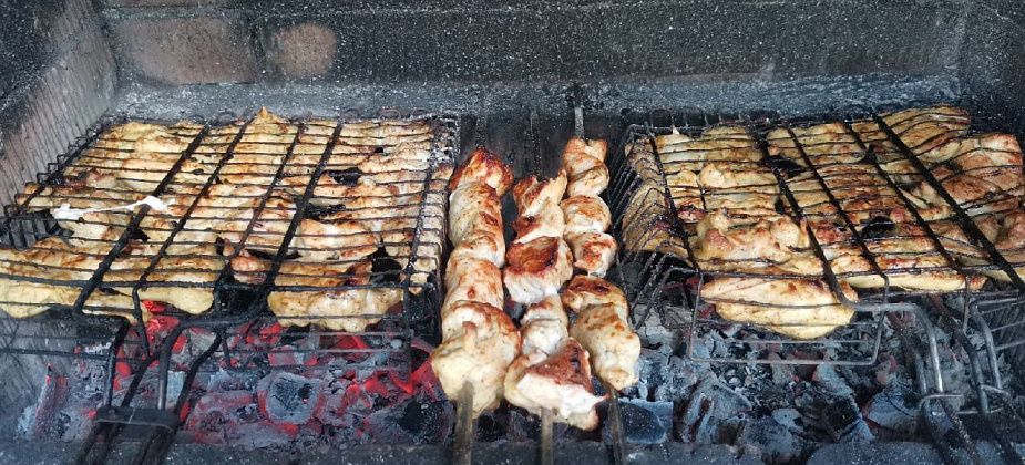 МЧС разрешило жарить шашлыки на дачах в пяти метрах от дома