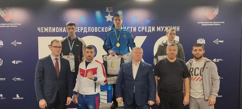 Серовчанин Глеб Мамаджанов стал чемпионом Свердловской области по боксу. Илья Лудцев - третий среди юниоров