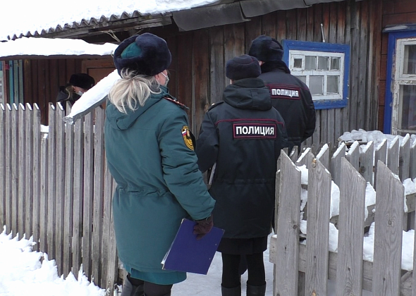 В Серове полицейские и сотрудники МЧС посещают семьи, состоящие на учете 