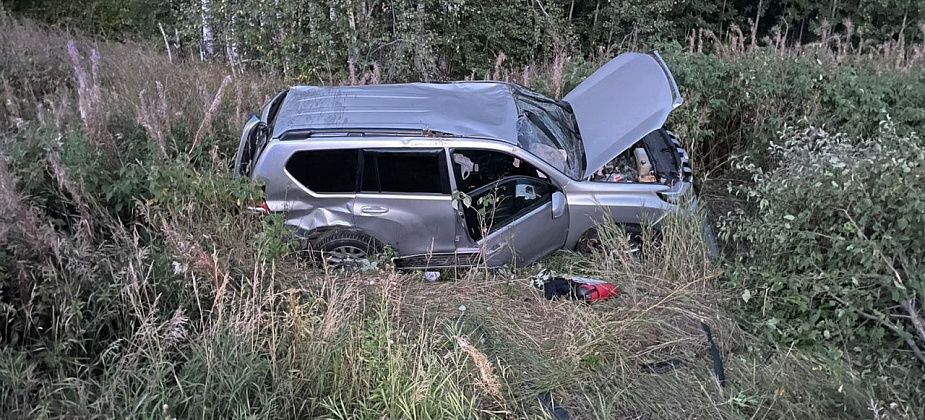 На въезде в Серов опрокинулся «Тойота Ленд Крузер». Пострадал ребенок