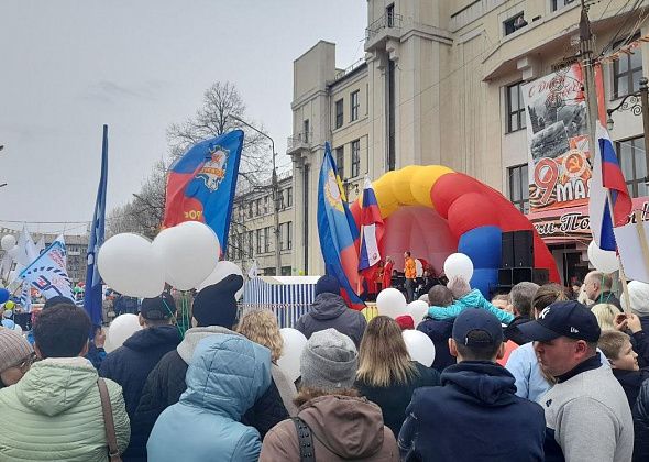На Первомай в Серове состоялись шествие и концерт 