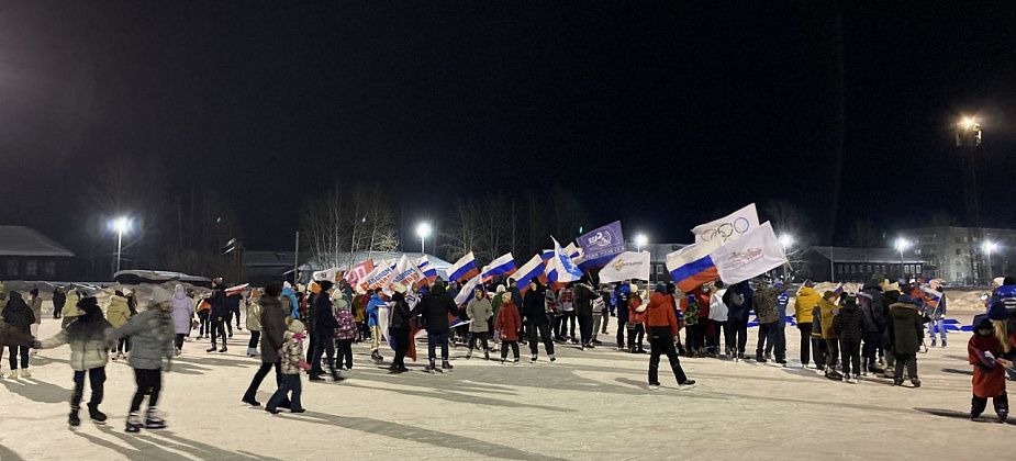 "Нас не догонят". В Серове прошел флешмоб в поддержку российских олимпийцев