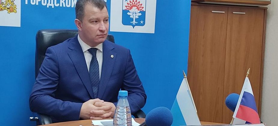 Про качество медицины, строительство, коммунальные аварии. Глава Серова дал пресс-конференцию 