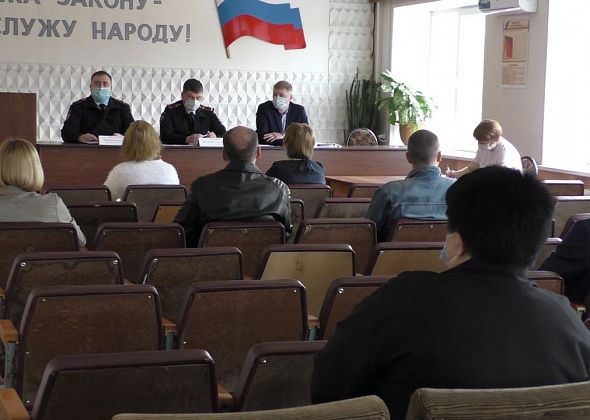 Полицейские Серова провели рабочую встречу с представителями финансово-кредитных организаций. Тема - профилактика мошенничества