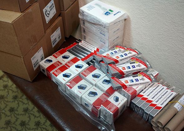 Благотворители помогают врачам Серовской городской больницы бороться с пандемией. Недавно подарили оборудования на 100 тысяч