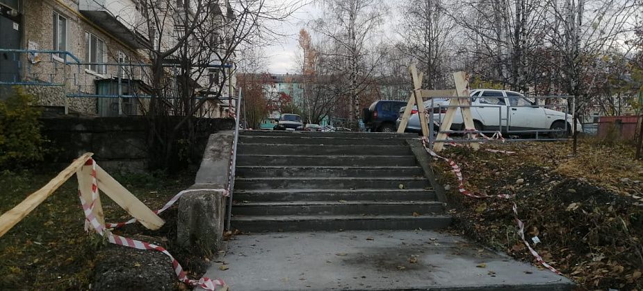 В Серове власти отремонтировали разваливающуюся лестницу