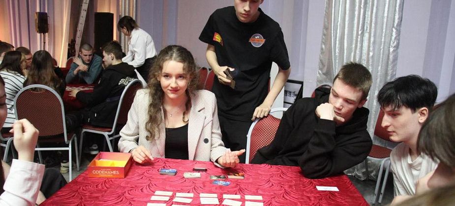 В Серове прошел турнир по настольной игре «Кодовые имена»