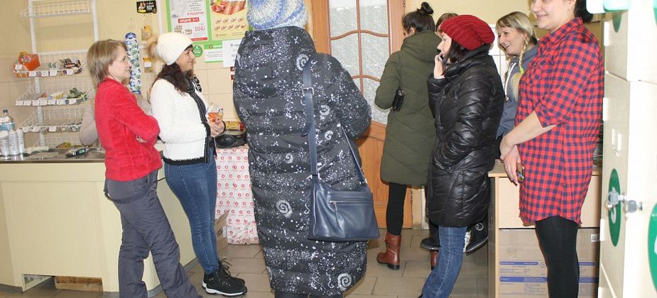 Работники одного из магазинов "Арианта" в Серове отказываются подписывать соглашения, инициированные работодателем. Уговаривать их приехал менеджер из Екатеринбурга