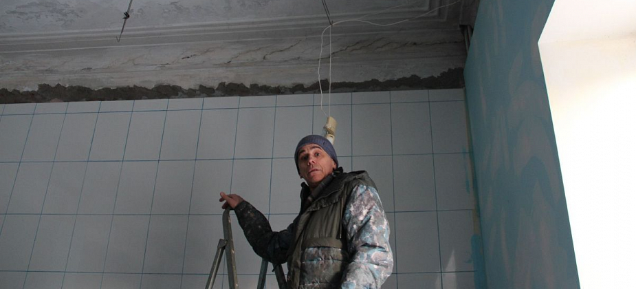 “Если утонет один подъезд, дом пойдет под снос”. Серовчанин переживает за судьбу дома с бомбоубежищем
