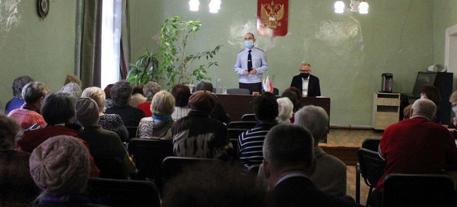 Начальник полиции Серова рассказал председателям ветеранских организаций, как не стать жертвой афериста
