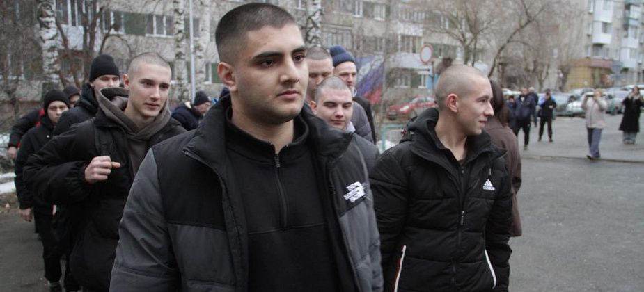 На службу в армию из Серова проводили 22 призывника
