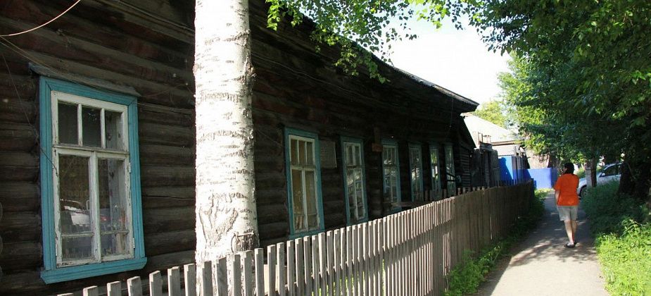 Управление охраны объектов культурного наследия визуально осмотрело разваливающийся дом в Серове