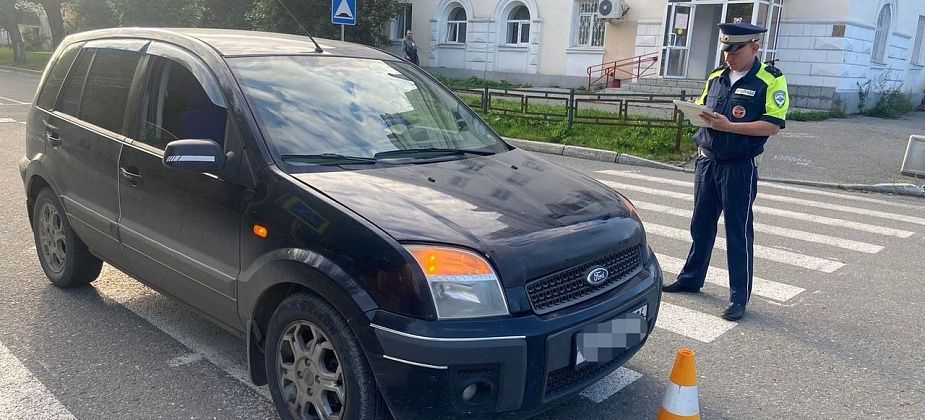 В Серове водитель с многолетним стажем наехал на “зебре” на пешеходов