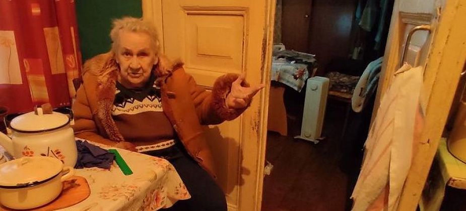 Замерзающей в собственной квартире пенсионерке помог неравнодушный серовчанин. Женщине утеплили полы
