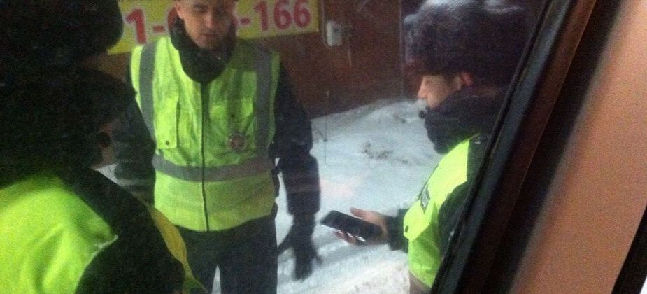 В Серове ВАЗ зацепил патрульный автомобиль ГИБДД