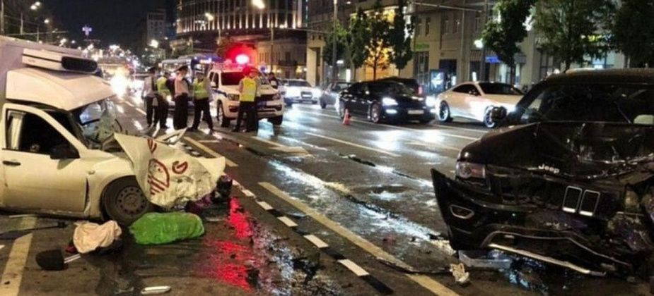 Пьяный актер Михаил Ефремов устроил в центре Москвы ДТП, в котором погиб человек 