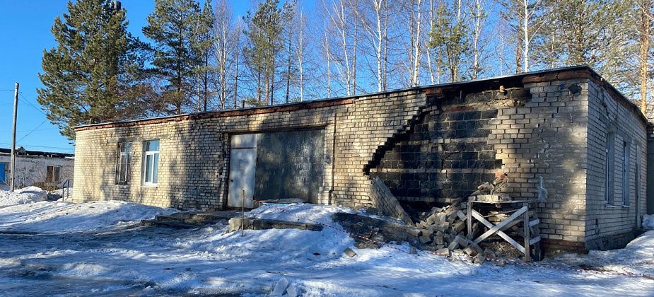 В морге Серовской горбольницы обвалилась часть стены