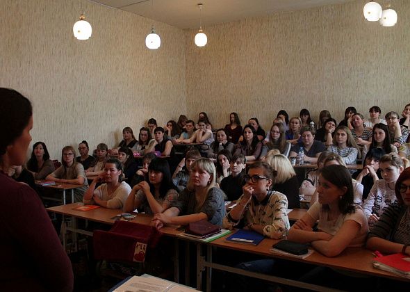 Полиция Серова провела беседу о мошенничестве со студентами  и педагогами педколледжа 