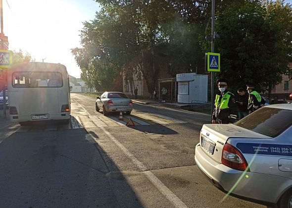 В Серове на пешеходном переходе сбили женщину