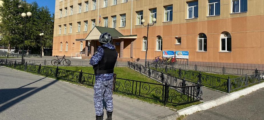 В центре Серова эвакуировали школу. Прошли учения