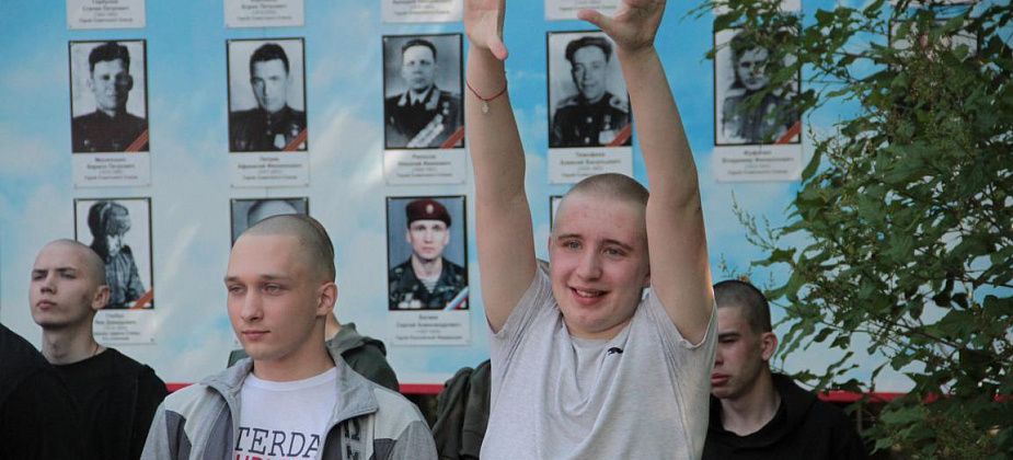 На службу в армию из Серова проводили 29 призывников