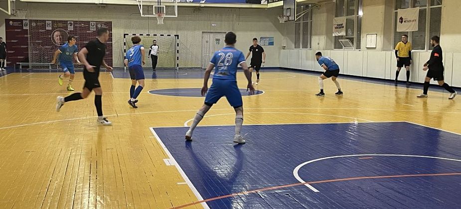 В турнире по футзалу золото и серебро у серовчан, бронза - у краснотурьинцев