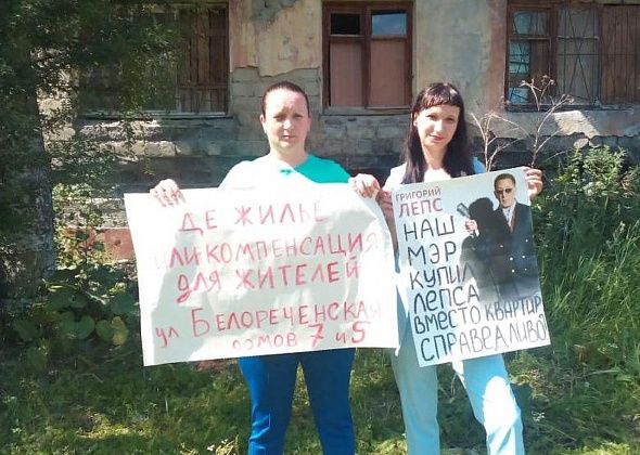 Жительницы "убитого" серовского дома спели про мэра Сизикова: "Я тебе не верю!"