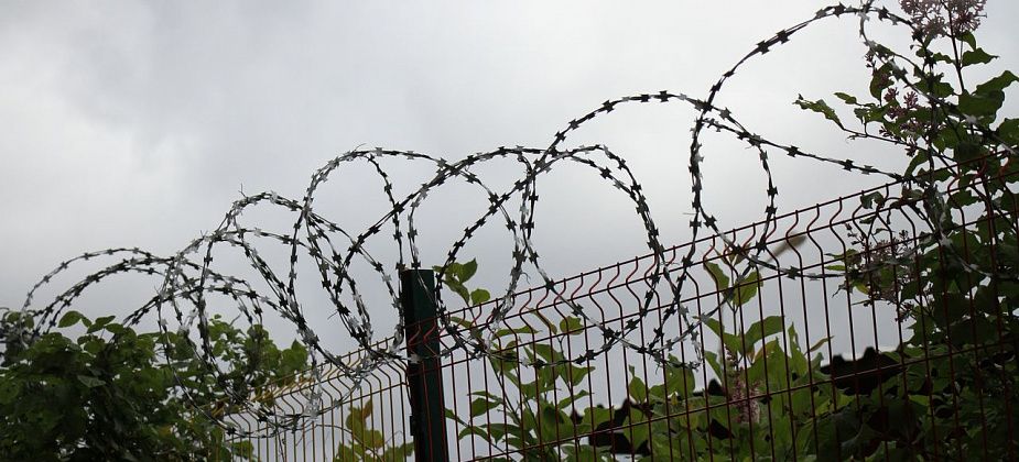 В Серове продолжают сносить гаражи. Убрали гараж, из-за которого детсад оградили колючей проволокой