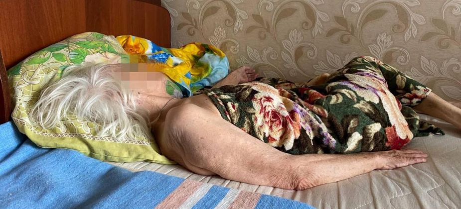 Ухудшилось состояние здоровья серовчанки, которая упала в траншею, выкопанную строителями