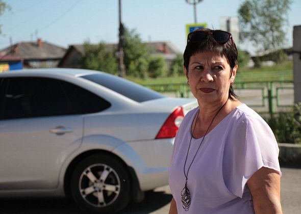 “Даже погода по ней плачет”. В Серове простились с Разилей Абрамовой, бывшим начальником филькинского терротдела