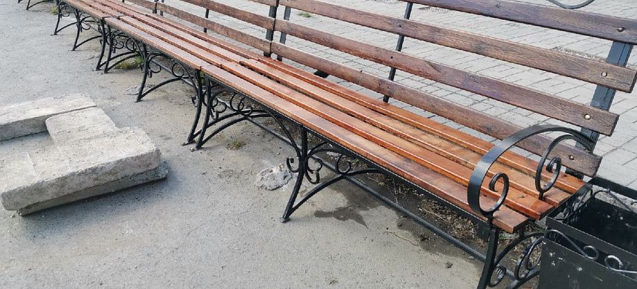 Скамейки с реконструируемой Преображенской площади расставили по городу