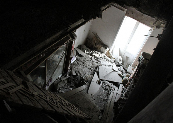 Прокуратура проводит проверку по обращению серовчан, в квартире которых рухнул потолок