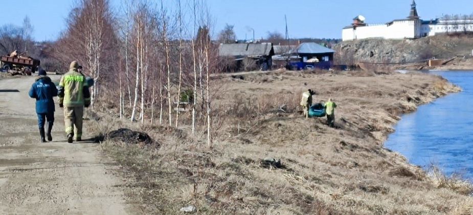 В Верхотурье спасатели сняли рыбака с дрейфующей по Туре льдины