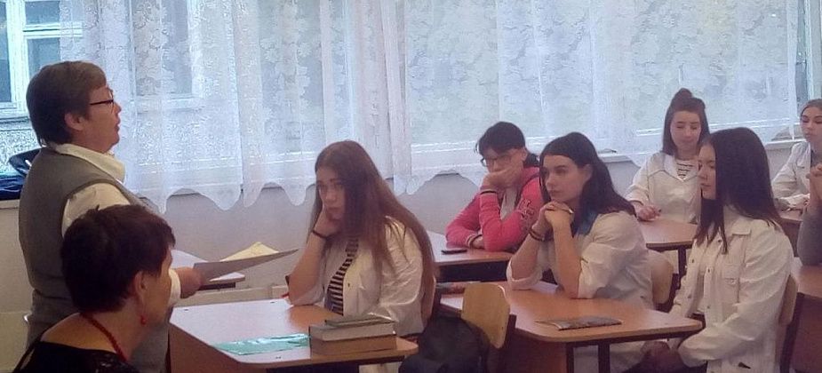 В Серове студенты медколледжа познакомились с творчеством Эдуарда Асадова