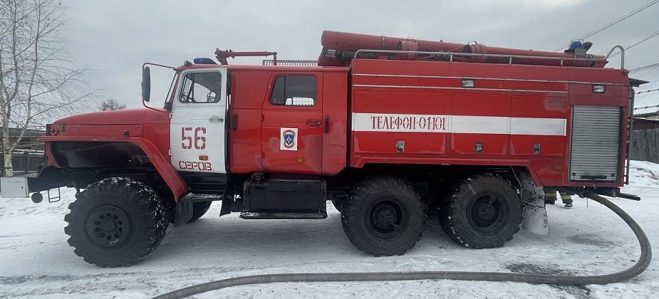 В Серове горели внедорожник и квартира в двухэтажном доме