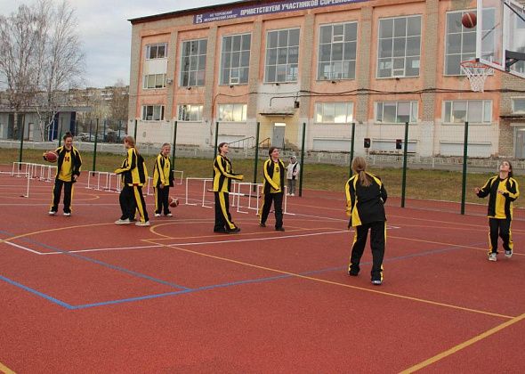 В Серове торжественно открыли спортивно-игровую площадку