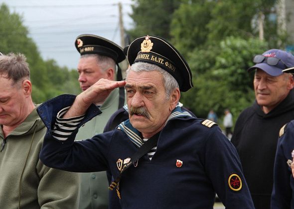 Митингом, шествием и концертом серовские моряки отметили День ВМФ