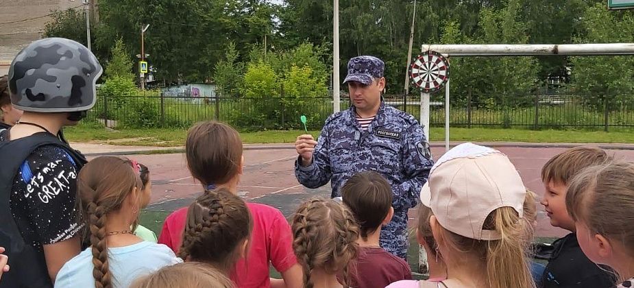 Для юных серовчан, отдыхающих на летних площадках, провели правовую игру «Город Правознаний-2022» 