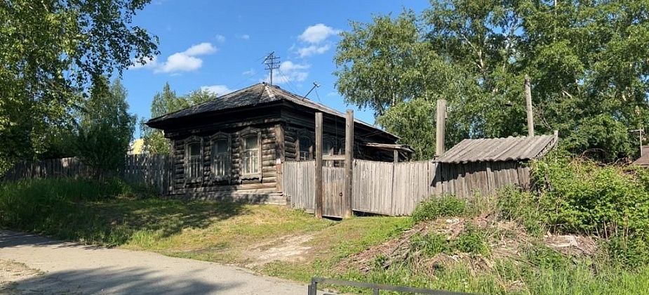 Юрист из Серова Сергей Семеновых просит снести еще один дом, где курят и безобразничают школьники