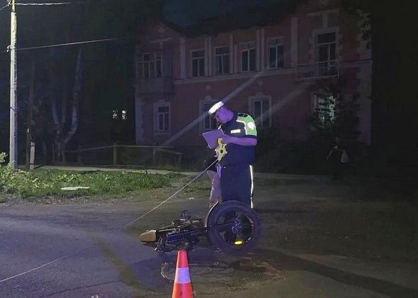 Нетрезвый водитель мопеда наехал на люк и получил штраф