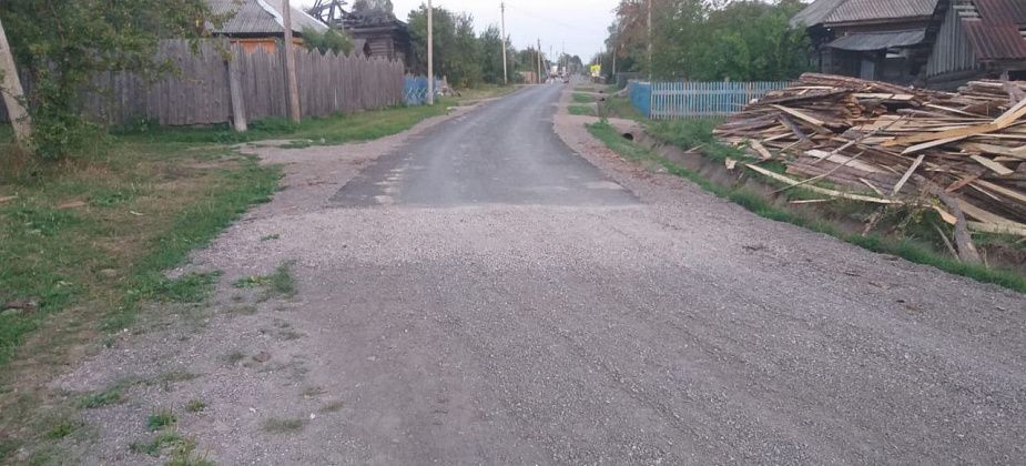 "Асфальт недавно положили. И то только половину улицы заасфальтировали…"  Жители Морозково недоумевают из-за прерванного ремонта дороги
