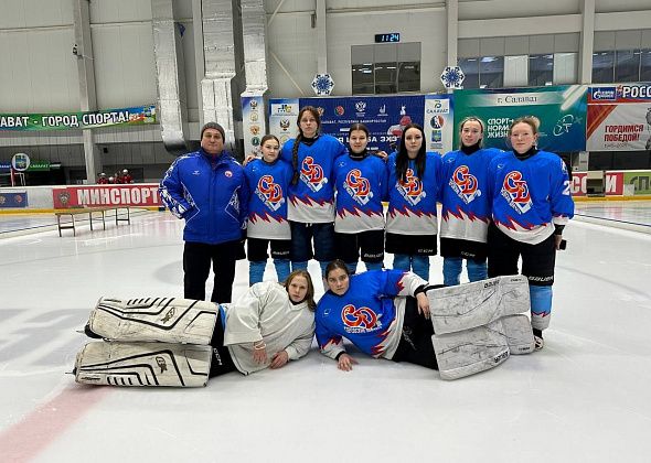 “Серовские девчата” выступили на Всероссийских соревнованиях “Золотая шайба”