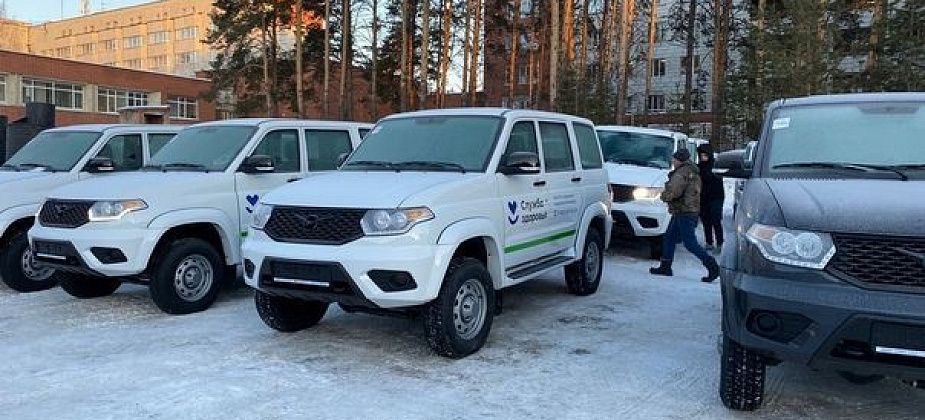 Два новых автомобиля доставлены в Серовскую горбольницу