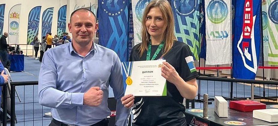 Серовчанка Мария Семеновых заняла первое место в первенстве УрФО по армрестлингу
