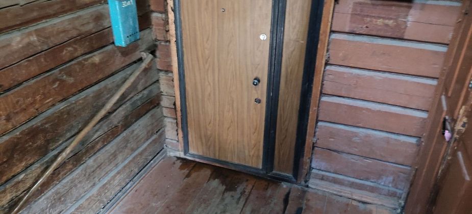 Подпалил из ревности?.. Серовчане рассказали, что "зеленцовский поджигатель" остался на свободе и продолжает пить
