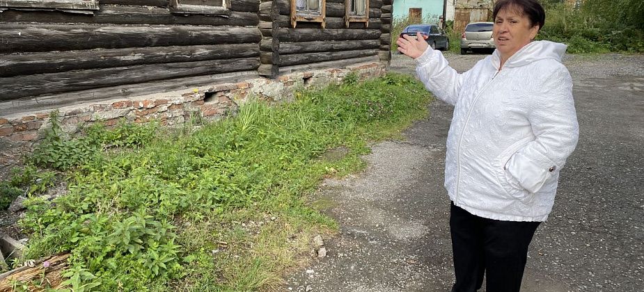 В Серове жители дома, введенного в эксплуатацию в 19-м веке, ищут управляющую компанию
