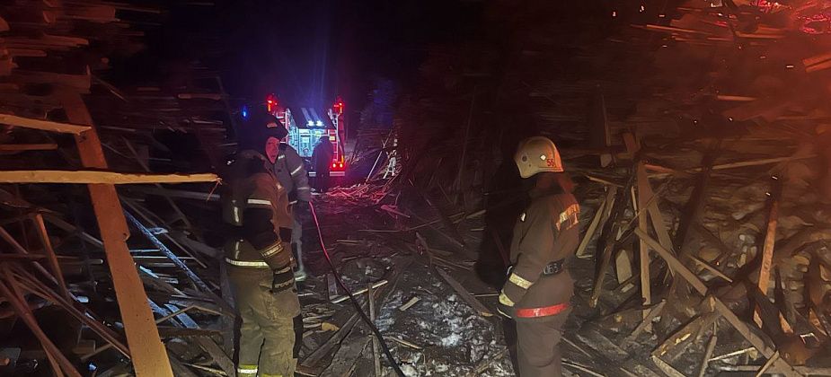 За выходные в Серове произошли два пожара - горели квартира и свалка горбыля