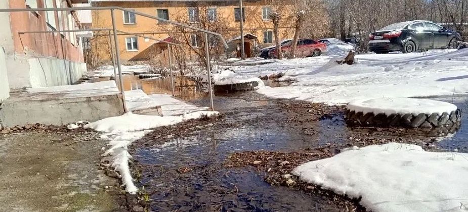 “По кошельку людей ударит...” Серовчанин просит разобраться, чья вода затопила Сортировку